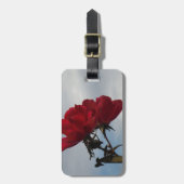 Rode rozen tegen een heldere blauwe hemel bagagelabel (Voorkant verticaal)