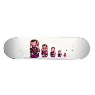 Rode Russische nestpoppen Skateboard