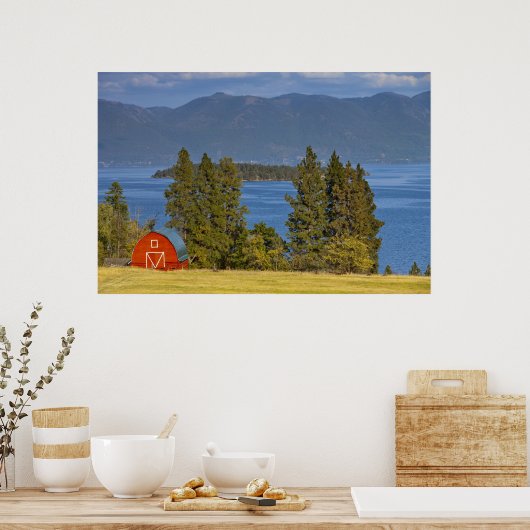 Rode schuur ligt langs het schilderachtig Flathead Poster (Keuken)