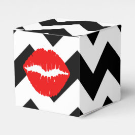 Rode spoelen op zwarte en witte zigzag bedankdoosjes