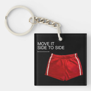 Rode sportieve korte broek met 'Move It Side To Si Sleutelhanger
