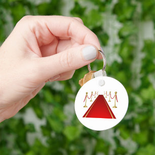 Rode tapijt ingang met gouden stanchions sleutelhanger