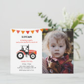 Rode tractor verjaardagsfeestje uitnodigen met fot kaart (Staand voorkant)
