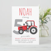 Rode Tractor Vijfde verjaardag uitnodiging (Staand voorkant)