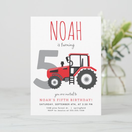 Rode Tractor Vijfde verjaardag uitnodiging (Staand voorkant)