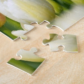 Rode tulp in een veld met witte tulpen legpuzzel (Zijkant)