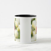 Rode tulp in een veld met witte tulpen mok (Midden)
