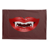 Rode Vampiermond met hoeken op donkerrode kleur Kussensloop (Achterkant)