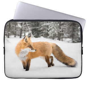 Rode vos in witte sneeuw laptop sleeve