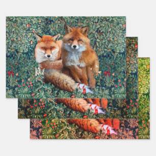 RODE VOSSEN TUSSEN GROEN, GEBLADERTE EN BLOEMEN OO INPAKPAPIER VEL