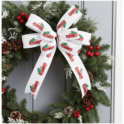 Rode vrachtwagen en boom lint