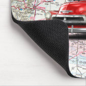 Rode vrachtwagen op de weg muismat (Hoek)