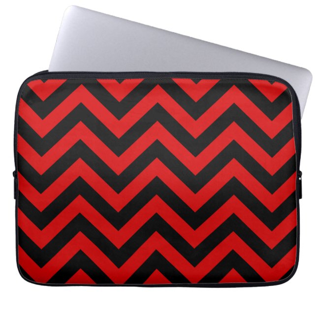 Rode, zwarte Chevron ZigZag Pattern Laptop Sleeve (Voorkant)