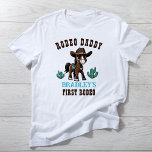Rodeo daddy cowboy fête d'anniversaire<br><div class="desc">Rodeo daddy First Rodeo mignon cowboy baby horse fête d'anniversaire t-shirt personnalisé,  adorable cheval brun bébé dans un casquette de cowboys et décoré selle sur le paysage de l'Arizona pour cowboys western fête d'anniversaire,  photo d'anniversaire assorti chemise de famille,  accessoires photo.</div>