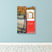 Roestige gaspomp canvas afdruk (Insitu (Houten vloer))