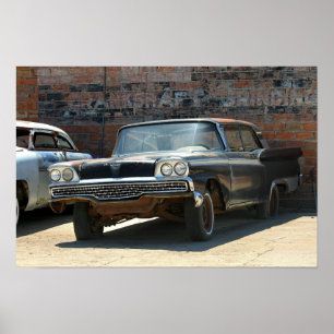 Roestige klassieke tweedeurs auto uit 1959 poster