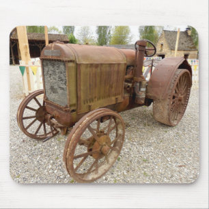 Roestige tractor muismat