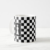 Roi blanc sur Mug de café d'échecs noir et blanc (Devant gauche)