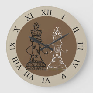 Roi de couples d'échecs et horloge murale de la