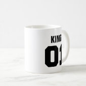Roi et Reine| Tasse de café de typographie moderne (Devant droit)