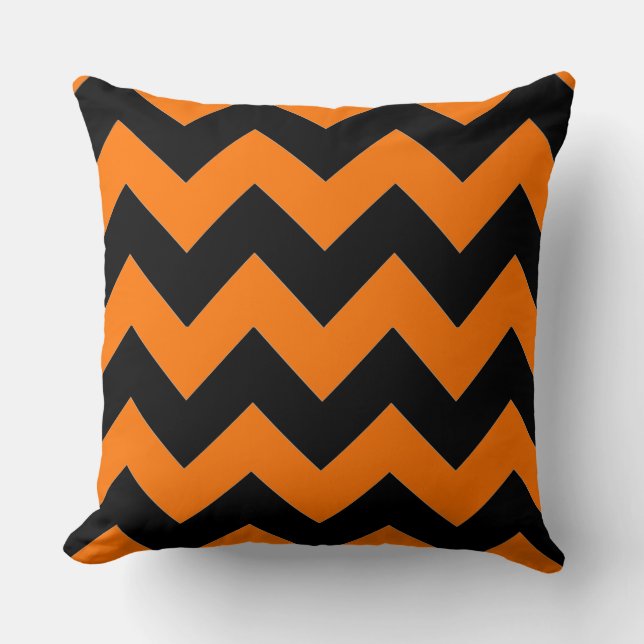 Rol en stijlvol Oranje en zwart Chevron Pattern Kussen (Voorkant)
