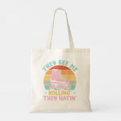 Roller Skating Funny: Ze zien me Rollin' Ze Petten Tote Bag (Achterkant)