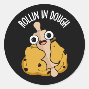 Rollin In Dough Grappige bakken Puns Donker BG Ronde Sticker