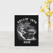 Rollin' Into 2026 Funny Cowboy Raccoon Happy New Y Kaart (Gele Bloem)