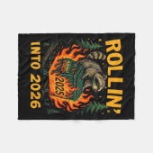 Rollin’ Into 2026 Funny Raccoon Dumpster Fire Fleece Deken (Voorkant (Horizontaal))