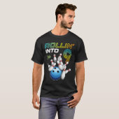 Rollin Into 9 Retro Bowling Birthday Party 9th Bir T-shirt (Voorkant volledig)