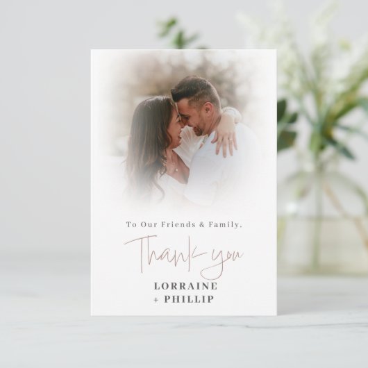 Romaans script foto gradient effect bruiloft bedankkaart (Staand voorkant)