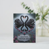 Romantic Black Swans Heart Reflection with Text Briefkaart (Staand voorkant)