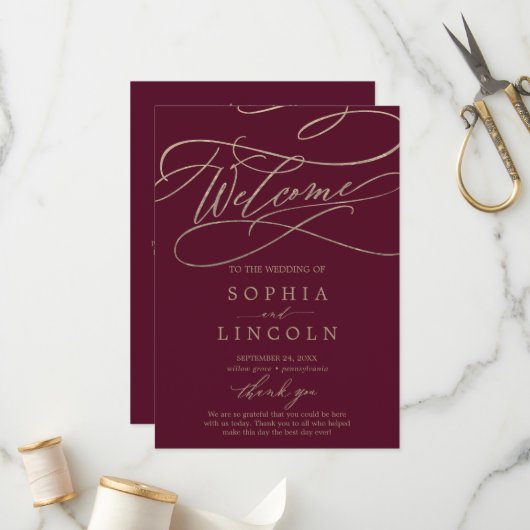 Romantic Burgundy Calligraphy Wedding Programme Programma (Voorkant / Achterkant in situ)