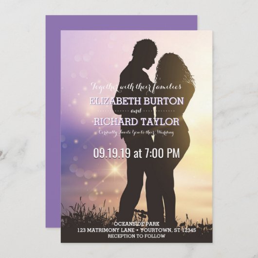 Romantic Couple Beach Mariage Violet Invitation (Devant / Derrière)