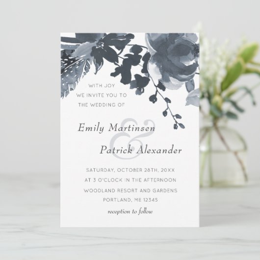 Romantic Dusty Blue Floral Wedding Kaart (Staand voorkant)