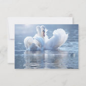 Romantic Lake Swan Love Wedding RSVP Kaart (Achterkant)