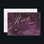 Romantic Moody plum calligraphie mariage RSVP<br><div class="desc">Script de calligraphie d'écriture manuscrite romantique sur moody prum profond violet aquarelle arrière - plan,  élégante et sophistiquée,  grandes cartes de mariage RSVP pour mariage vintage,  mariage d'automne ou d'hiver et mariage de soirée. Voir toutes les pièces correspondantes dans la collection.</div>