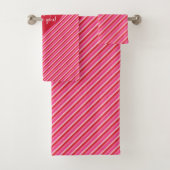 Romantic Personalized Valentine Bath Towel Hearts (En situation)