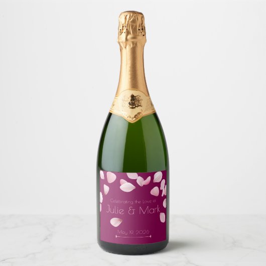 Romantic Pink Petals Custom Champagne Label Sparkling Wijnetiket (Voorkant)