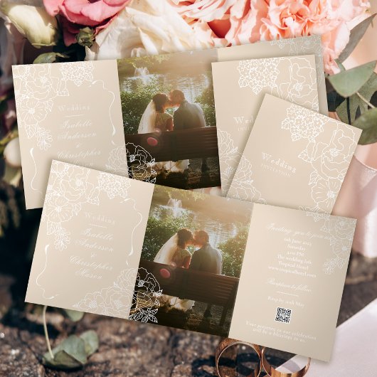 Romantic Wedding Peonies Delicate Ivory Drieluik Uitnodiging