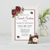 Romantique Bourgogne Floral Sweet 16 Invitation de (Debout devant)