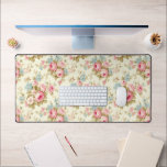 Romantique rose Rose anglais sur jaune pâle<br><div class="desc">Joli et romantique motif floral féminin sans couture avec sprays de roses roses roses et fleurs bleues avec feuillage sauge sur arrière - plan jaune pastel pâle.</div>