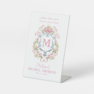 Romantisch Floral Crest Monogram   Bruidswelkom Reclamebord Met Voetstuk