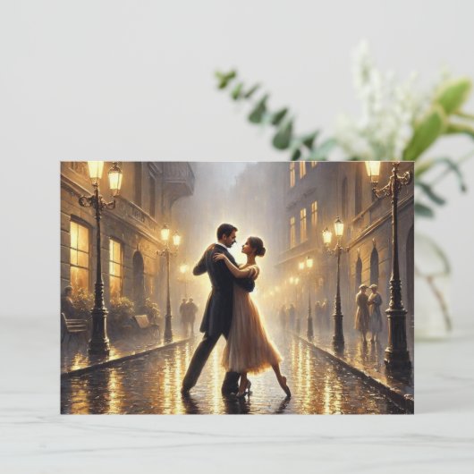 Romantisch koppel danst in de regen feestdagenkaart (Staand voorkant)