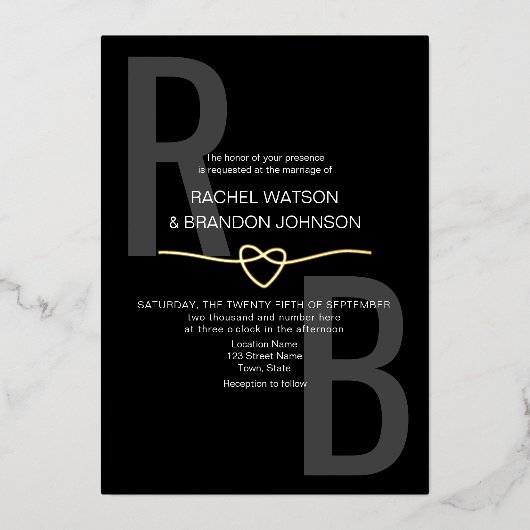 Romantisch Monogram Goud en Zwart Trouwen QR Code Folie Uitnodiging (Voorkant)