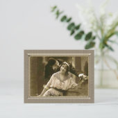 Romantisch paar - fluister in haar oor briefkaart (Staand voorkant)