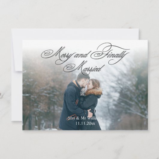 romantisch script vrolijk en getrouwd pasgetrouwde feestdagenkaart (Voorkant)