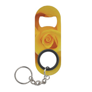 Romantische gele rozenblaadjes sleutelhanger flessenopener