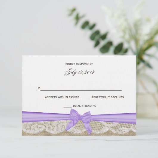 Romantische kant en Paarse Bow-respons RSVP Kaartje (Staand voorkant)