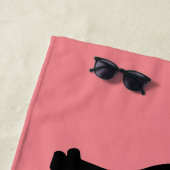 Romantische kat silhouet hart met koraal roze strandlaken (In situ)